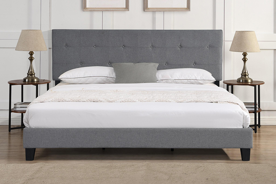Cama estofada com cabeceira tufada com botão de tecido cinza N7