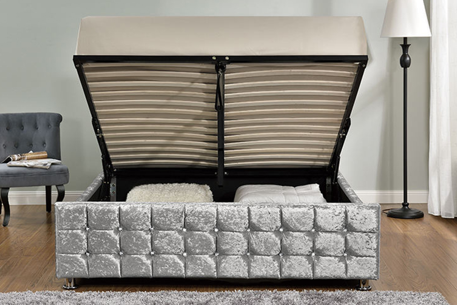 Cama estofada com estrutura de madeira em tecido macio 1150