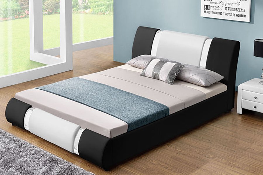 1146 Almofada decorada com cama estofada em fio prateado