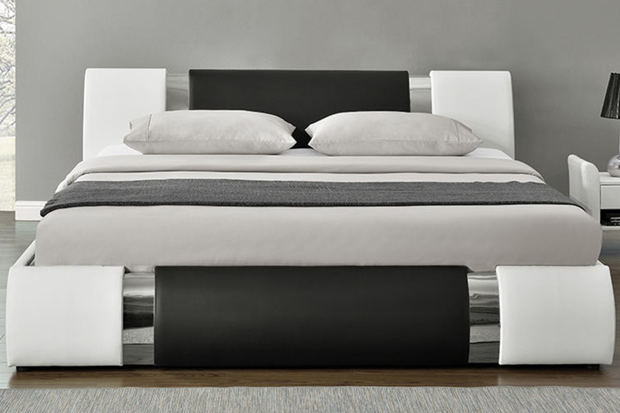 1146 Almofada decorada com cama estofada em fio prateado
