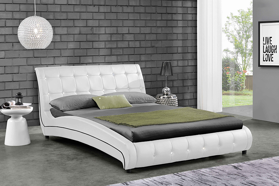 1144 Estrutura de madeira maciça Cama estofada com decoração de diamante