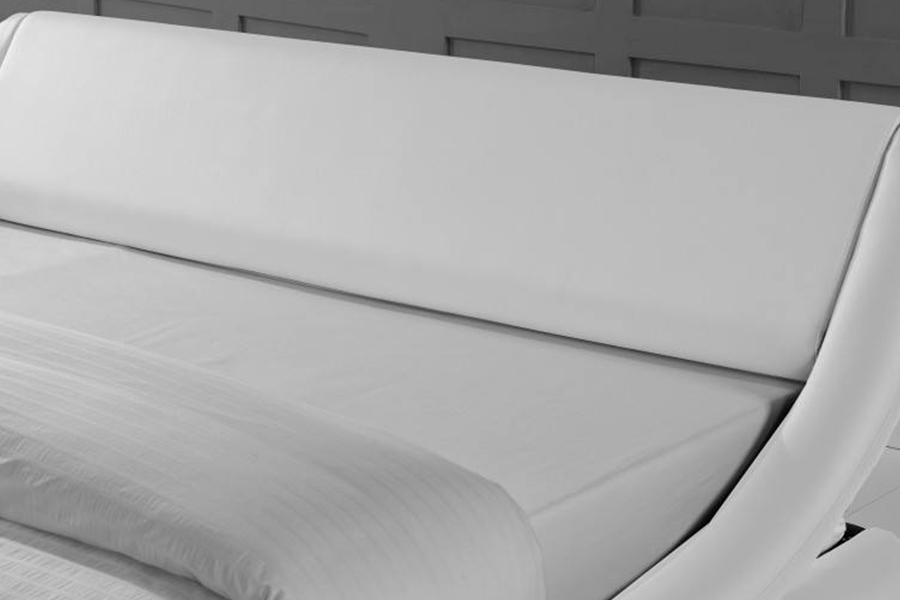 Cama estofada com estrutura de couro sintético de madeira PU 1140