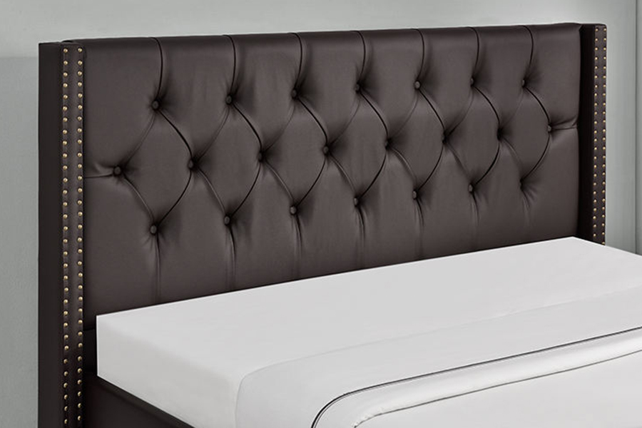 Cama estofada com pregos clássicos com design de asa 1210