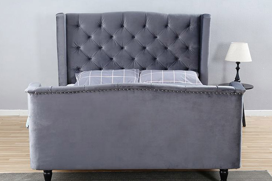 Cama estofada com botão lateral em tecido de veludo 1399