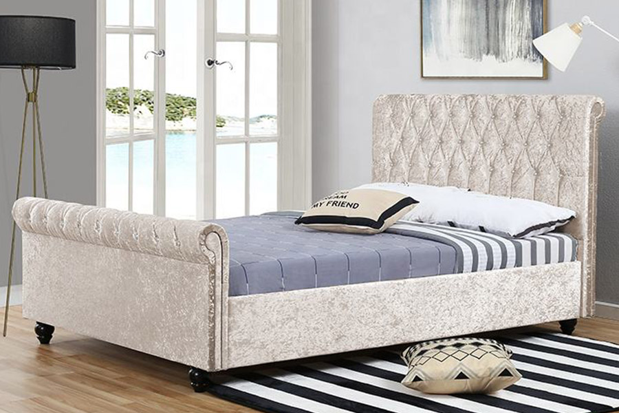Cama estofada em tecido de veludo com cama trenó 1366 moderna