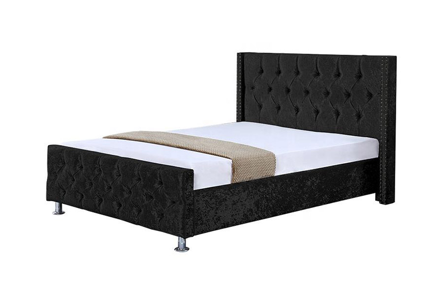 1357 Cama estofada com estrutura de madeira e material de couro