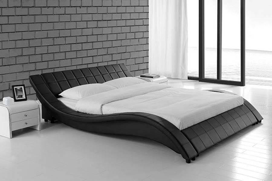 Cama estofada em couro com design curvo clássico 1840