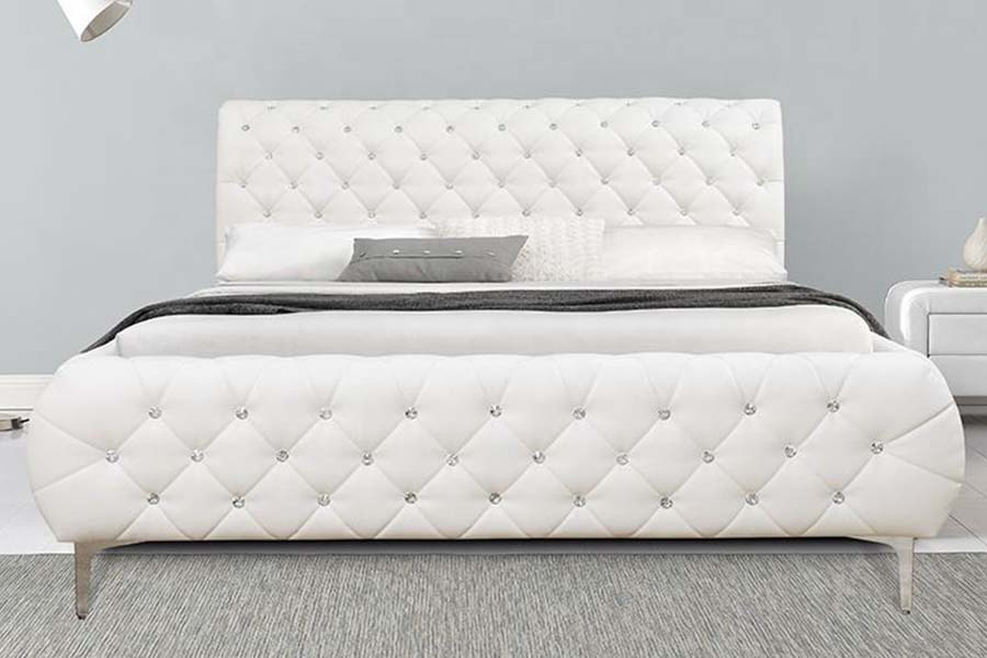 Cama estofada com estrutura de madeira macia em couro PU branco 1586