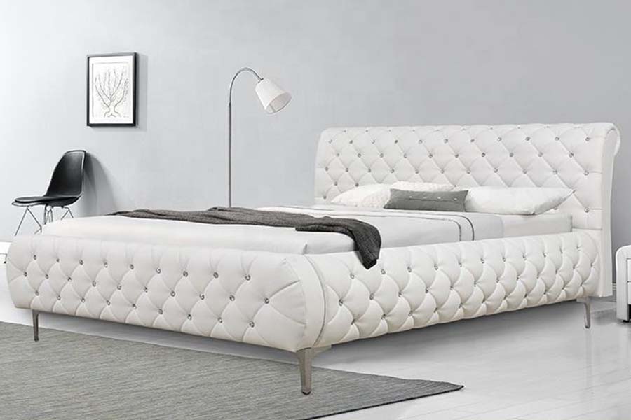 Cama estofada com estrutura de madeira macia em couro PU branco 1586