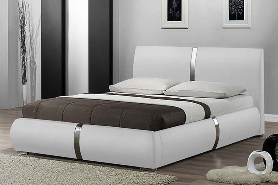 Cama estofada em couro macio com estrutura de madeira maciça 1859