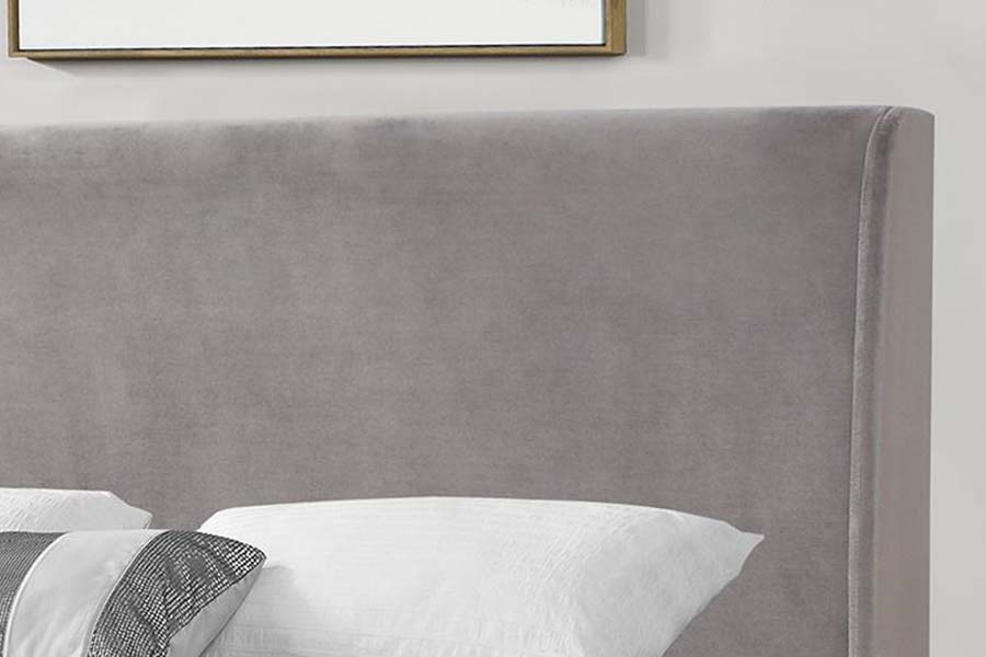 Cama estofada com estrutura de cama de tamanho real 1575