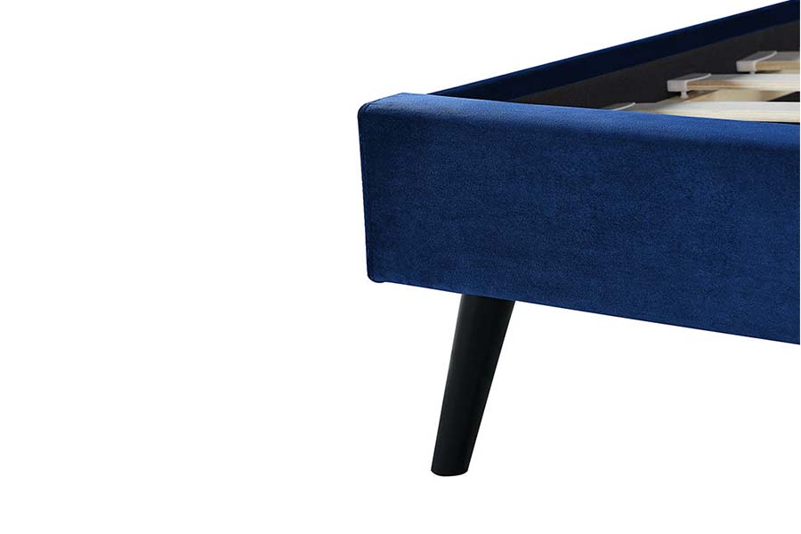 Cama estofada com cabeceira macia azul de cama queen size com pernas de madeira 1494