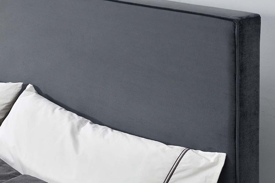 Cama estofada com plataforma em tecido de veludo colorido 1476