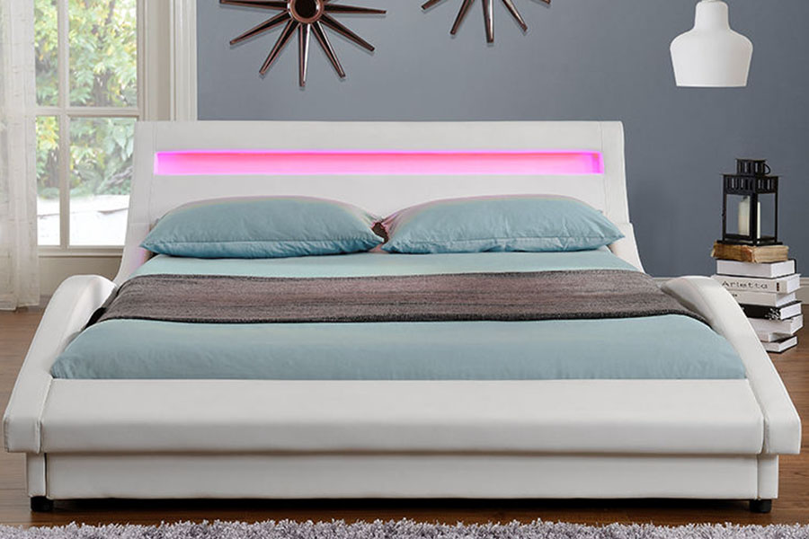 1111-1 Estrutura de cama estofada LED em couro PU de estilo europeu