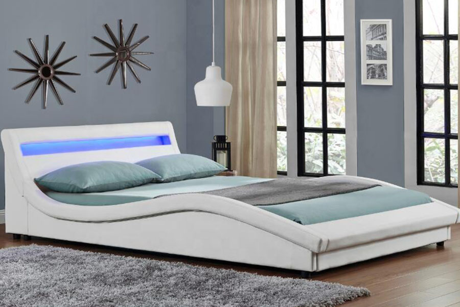 1111-1 Estrutura de cama estofada LED em couro PU de estilo europeu