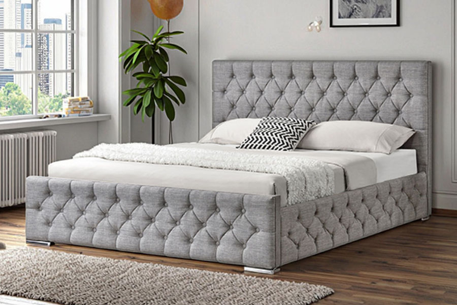 Estrutura da cama de armazenamento hidráulico com pernas cromadas em tecido cinza com tufos de diamante 1253G